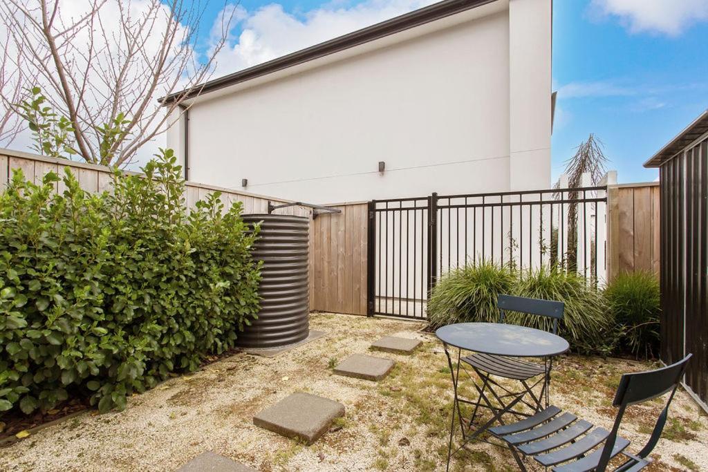 Light & Spacious 2Bdrm Townhouse Off Street Park Christchurch Exterior photo